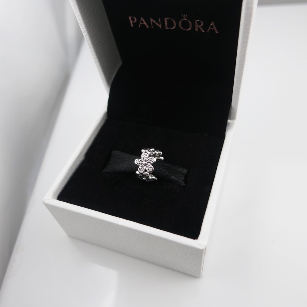 New PANDORA Dazzling Daisy CZ Charm 792053CZ